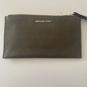 Michael Kors Jet Set Wristlet